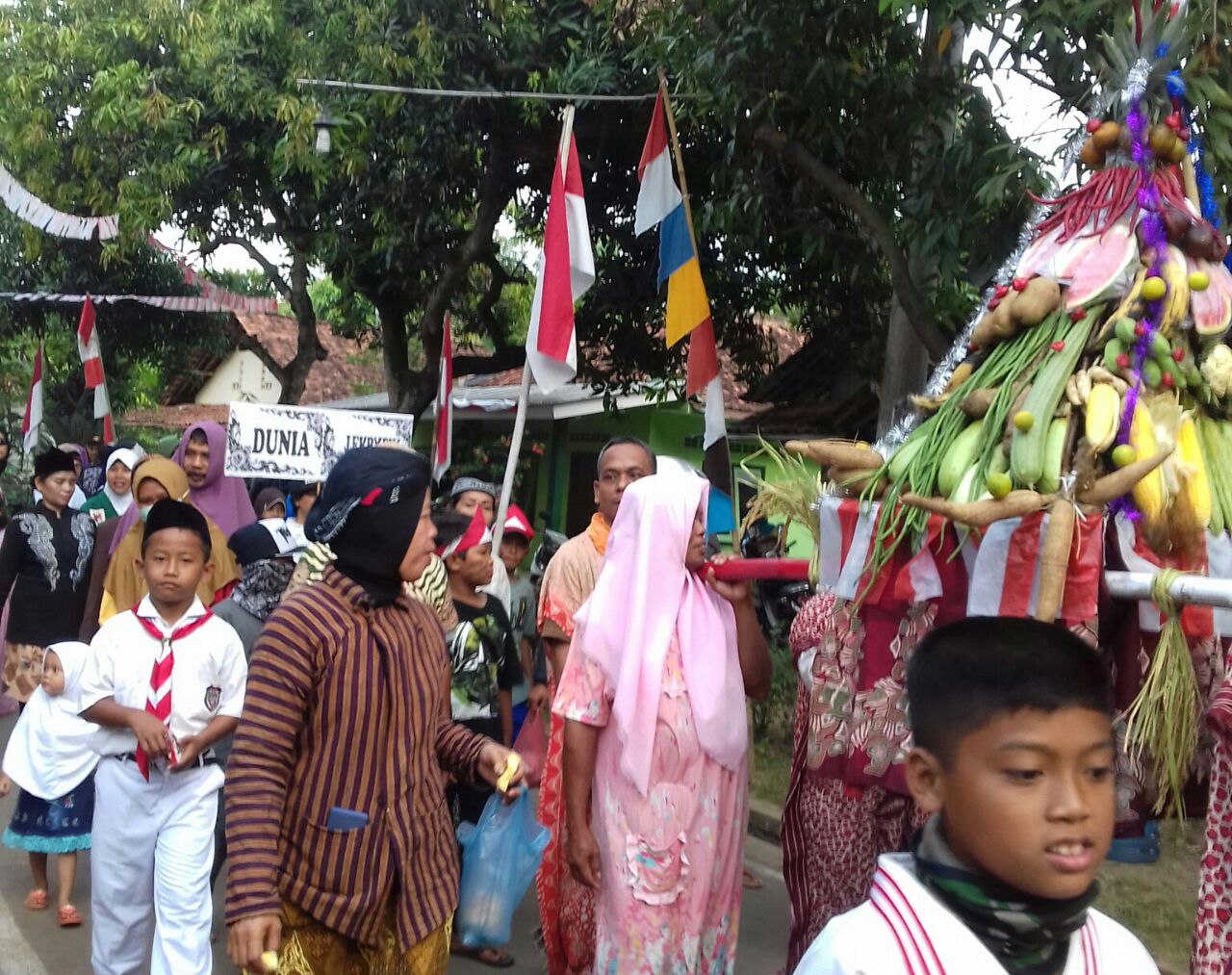 LensaHukum.co.id - Agenda Tahunan Kirap Tumpeng 1 - Ribuan Warga Terlibat Dalam "Sekantetan"