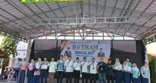 Pj.Bupati Bekasi Dr.Drs.H.Dedi Supriyadi,MM Adakan Kegiatan Botram Sekolah SMPN 1 Cikarang Utara